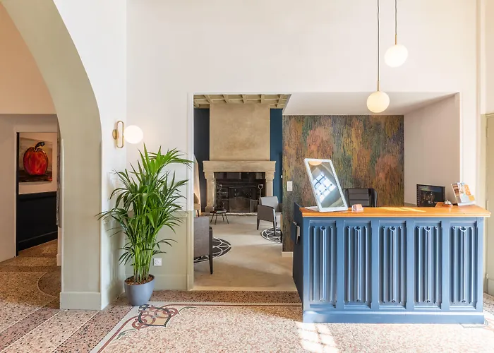 Hostellerie Du Chateau Des Fines Roches